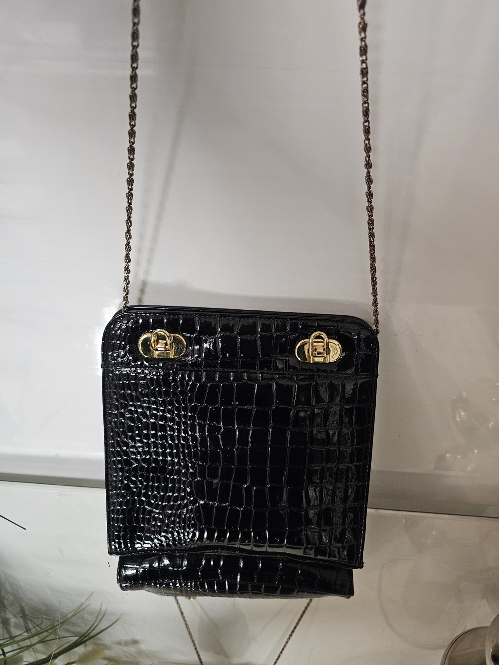 Vintage Japelle By Jane Shilon Glossy Black Croc-Embossed Gold Turn-Lock